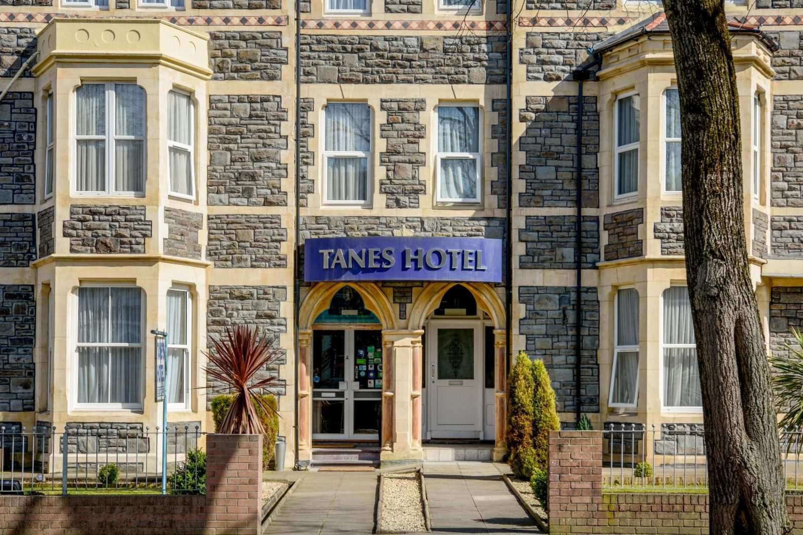 Tanes Hotel — photo 2